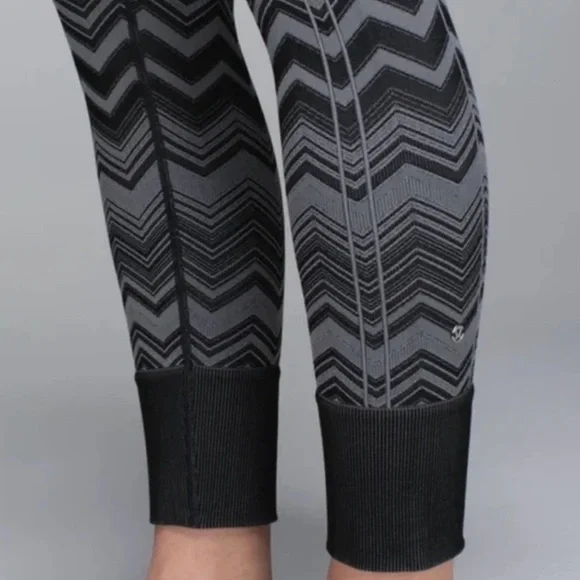 Lululemon Ebb Street Chevron Black & Gray Striped Leggings Size 6 - Picture 6 of 7
